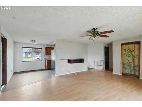 573 SW Harbor Place Warrenton OR 97146