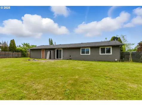 573 SW Harbor Place Warrenton OR 97146