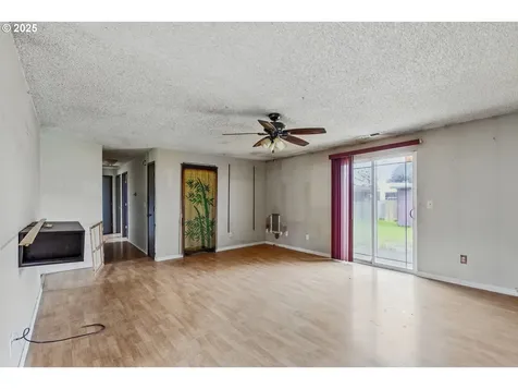 573 SW Harbor Place Warrenton OR 97146