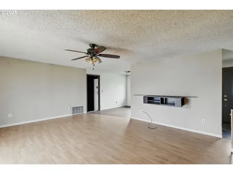 573 SW Harbor Place Warrenton OR 97146