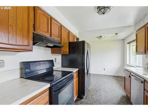 573 SW Harbor Place Warrenton OR 97146