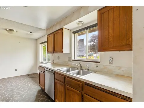 573 SW Harbor Place Warrenton OR 97146