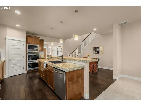 312 SE 13th Place Canby OR 97013