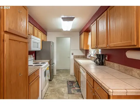 2050 Del Mar Drive Roseburg OR 97471