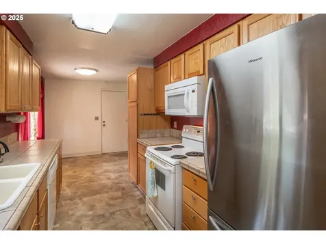 2050 Del Mar Drive Roseburg OR 97471