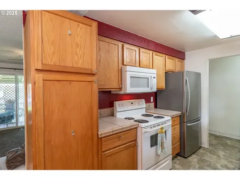 2050 Del Mar Drive Roseburg OR 97471