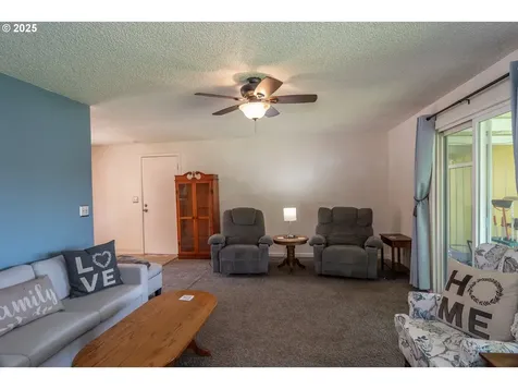2050 Del Mar Drive Roseburg OR 97471