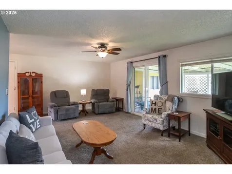2050 Del Mar Drive Roseburg OR 97471