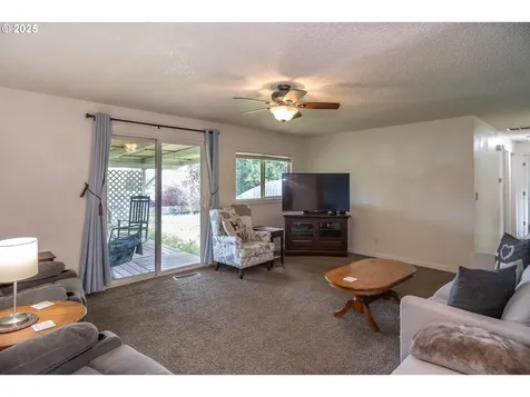 2050 Del Mar Drive Roseburg OR 97471