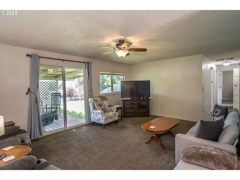 2050 Del Mar Drive Roseburg OR 97471