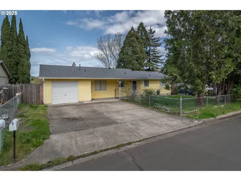 2050 Del Mar Drive Roseburg OR 97471