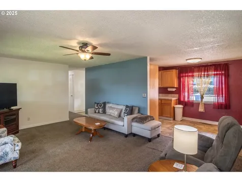 2050 Del Mar Drive Roseburg OR 97471