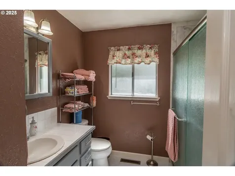 2050 Del Mar Drive Roseburg OR 97471
