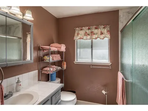 2050 Del Mar Drive Roseburg OR 97471