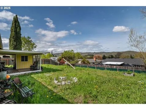 2050 Del Mar Drive Roseburg OR 97471