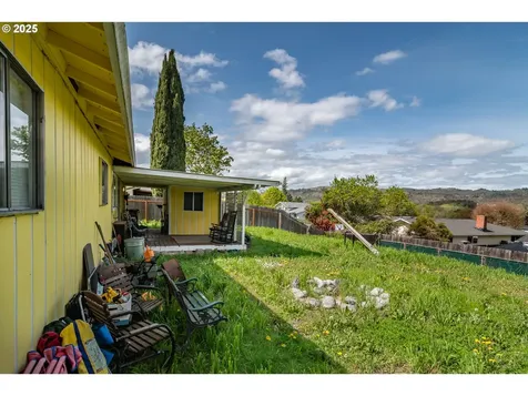 2050 Del Mar Drive Roseburg OR 97471