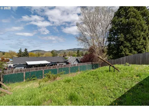 2050 Del Mar Drive Roseburg OR 97471