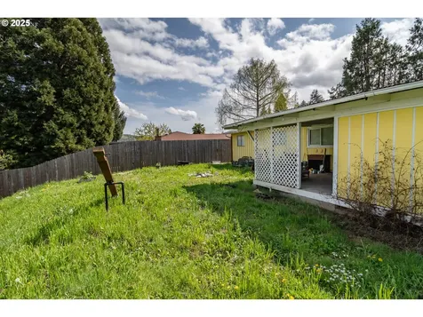 2050 Del Mar Drive Roseburg OR 97471