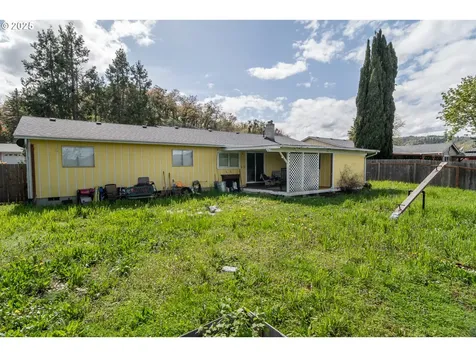 2050 Del Mar Drive Roseburg OR 97471