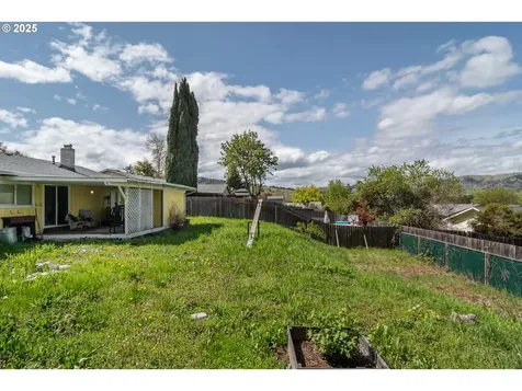 2050 Del Mar Drive Roseburg OR 97471