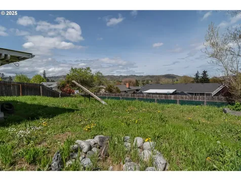 2050 Del Mar Drive Roseburg OR 97471