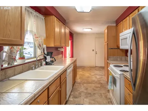 2050 Del Mar Drive Roseburg OR 97471