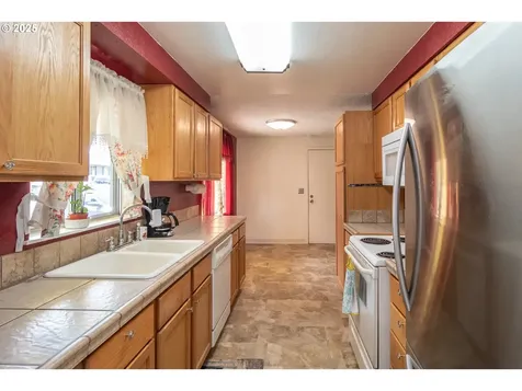 2050 Del Mar Drive Roseburg OR 97471