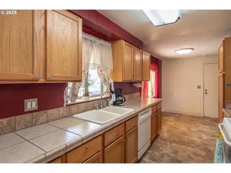 2050 Del Mar Drive Roseburg OR 97471