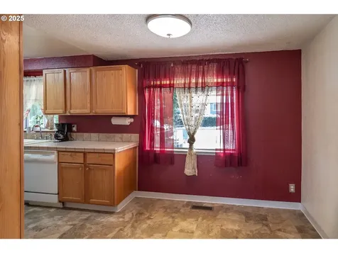 2050 Del Mar Drive Roseburg OR 97471