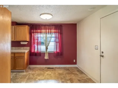 2050 Del Mar Drive Roseburg OR 97471
