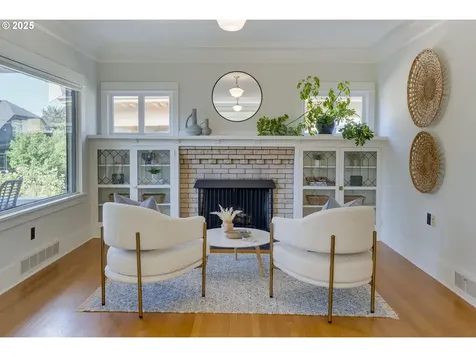 4933 SE Taylor Court Portland OR 97215