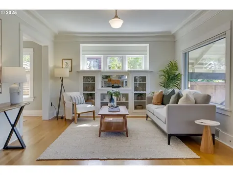 4933 SE Taylor Court Portland OR 97215