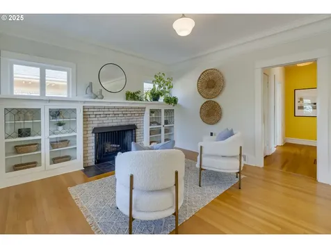 4933 SE Taylor Court Portland OR 97215