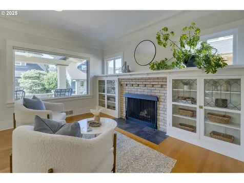 4933 SE Taylor Court Portland OR 97215