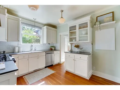 4933 SE Taylor Court Portland OR 97215