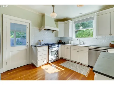 4933 SE Taylor Court Portland OR 97215
