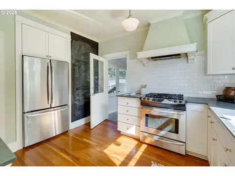 4933 SE Taylor Court Portland OR 97215