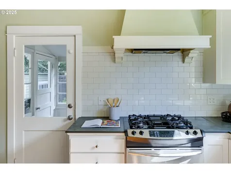 4933 SE Taylor Court Portland OR 97215