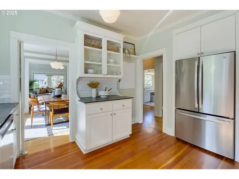 4933 SE Taylor Court Portland OR 97215