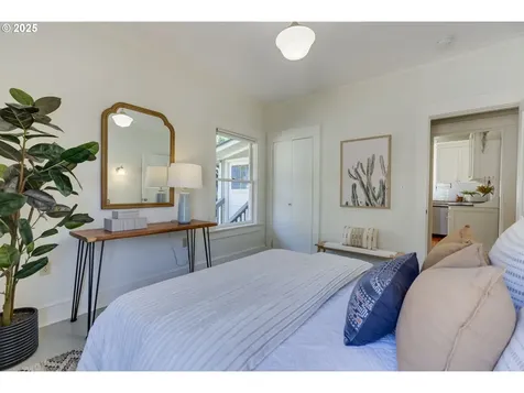 4933 SE Taylor Court Portland OR 97215
