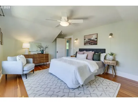 4933 SE Taylor Court Portland OR 97215