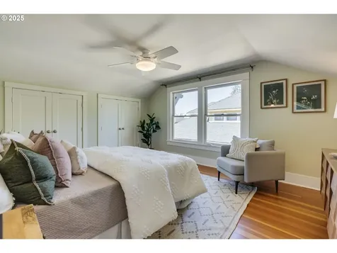 4933 SE Taylor Court Portland OR 97215
