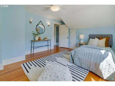 4933 SE Taylor Court Portland OR 97215