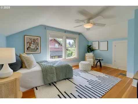4933 SE Taylor Court Portland OR 97215