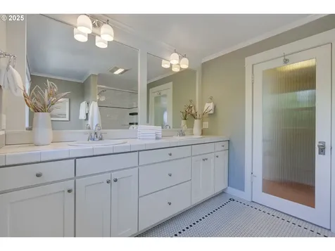 4933 SE Taylor Court Portland OR 97215