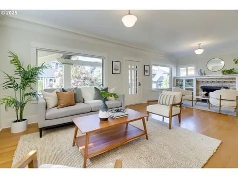 4933 SE Taylor Court Portland OR 97215