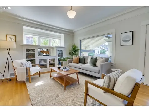 4933 SE Taylor Court Portland OR 97215