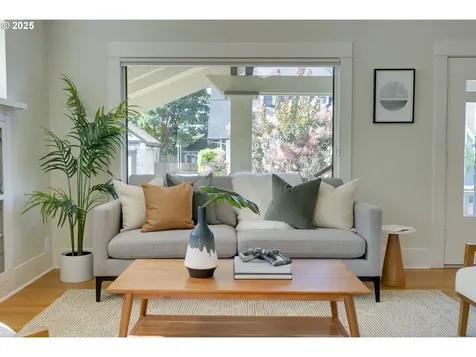 4933 SE Taylor Court Portland OR 97215