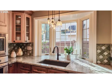 4466 Galewood Street Lake Oswego OR 97035