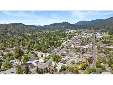 847 NW 5th Street Grants Pass OR 97526